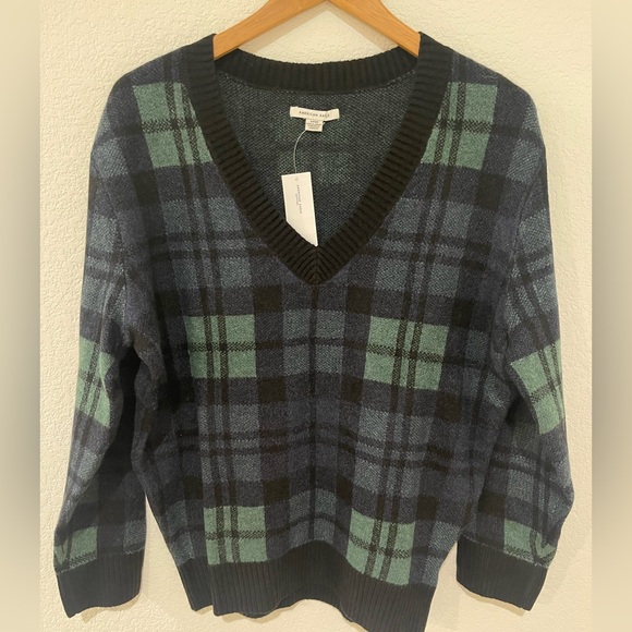 AE Plaid Cropped V-Neck Sweater Small NWT - Picture 2 of 5